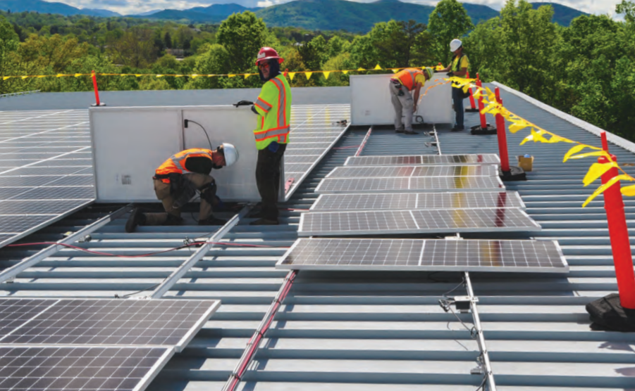 Four construction works install a 300 kW photovoltaic array was installed on the roof of Isaac Dickson Elementary School